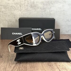 CHANEL Black Cat-Eye Sunglasses